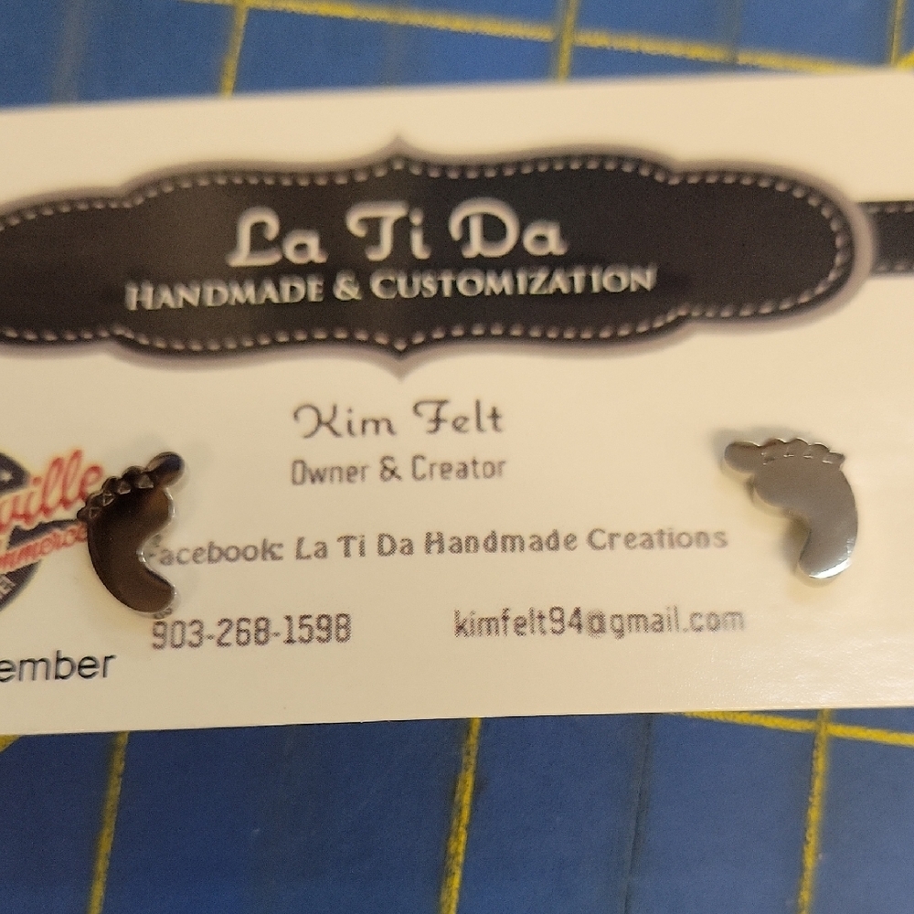 Silver Tone  Footprint 1/4" Earrings